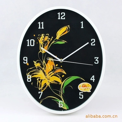 廠家直銷(xiāo)混批經(jīng)典時(shí)尚家居橢圓形掛鐘 提升家居品味的實(shí)用藝術(shù)